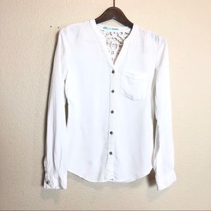 🛍 Woman’s Button Up Blouse